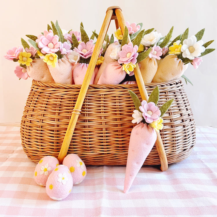 Blooming Carrots Garland