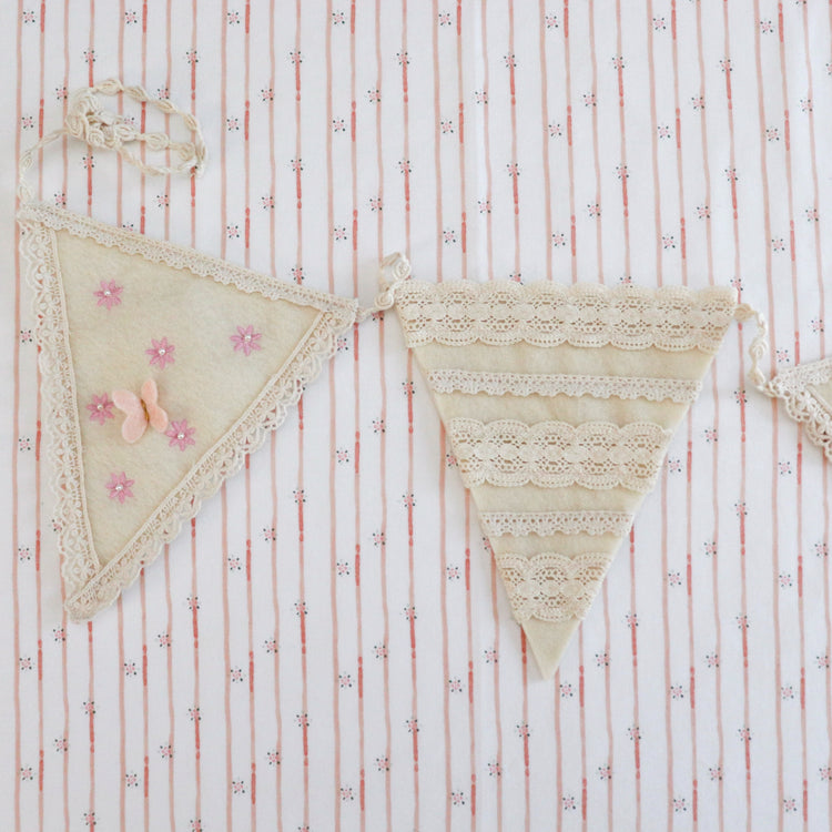 Butterfly lace Bunting